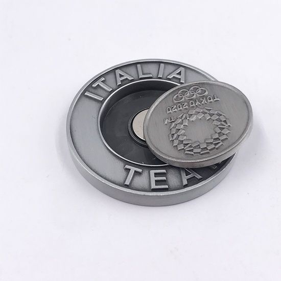Golf poker chip with embossed logo