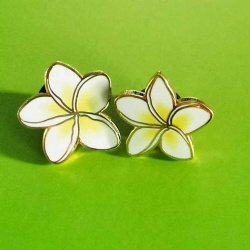 flower lapel pin